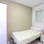 Rent 4 bedroom apartment in Barcelona