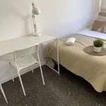 Rent a room of 100 m² in valencia