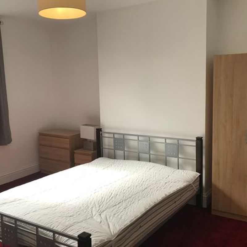 Room to rent in Stanningley Road, Armley, Leeds LS12