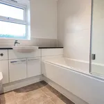 Rent 3 bedroom flat in East Hertfordshire