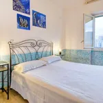 Rent a room of 85 m² in Genoa