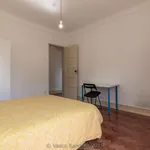 Rent a room of 80 m² in lisbon