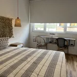 Rent a room of 80 m² in Porto