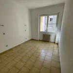 Rent 3 bedroom apartment of 49 m² in nimes