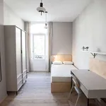 Rent a room of 352 m² in brussels