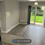 Rent 2 bedroom flat in Castle Point