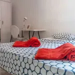 Rent a room of 200 m² in valencia