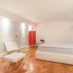 Rent 5 bedroom house of 320 m² in Roma