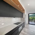 Rent 5 bedroom house in Cannonvale