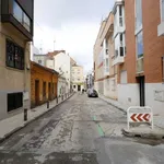 Rent 1 bedroom apartment of 32 m² in madrid