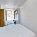 Rent 4 bedroom apartment in West Midlands