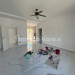 Affitto 5 camera casa di 308 m² in Giugliano in Campania