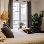 Appartement de 74 m² avec 2 chambre(s) en location à Paris