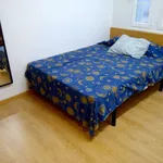 Rent a room of 260 m² in madrid