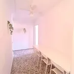 Rent a room of 100 m² in Sevilla