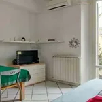 Rent 1 bedroom apartment of 40 m² in Milan