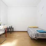 Rent a room of 210 m² in madrid