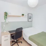 Rent a room of 89 m² in Valencia