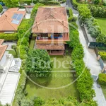 Rent 10 bedroom house of 280 m² in Forte dei Marmi