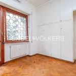 Rent 5 bedroom apartment of 180 m² in Roma