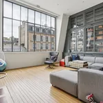 Maison de 245 m² avec 9 chambre(s) en location à Paris