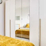 Rent 4 bedroom apartment of 46 m² in Milan