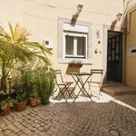 Rent 4 bedroom apartment of 40 m² in Lisboa