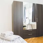 Rent a room of 98 m² in madrid