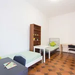 Rent a room of 85 m² in milan