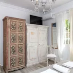 Rent 2 bedroom house of 250 m² in Marbella