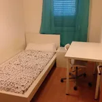 Rent a room of 80 m² in lisbon