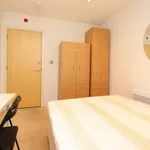 Rent 3 bedroom flat in London