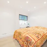 Rent 3 bedroom apartment of 125 m² in London