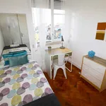 Rent a room of 200 m² in Lisbon