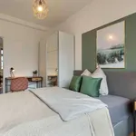 Rent a room of 180 m² in frankfurt