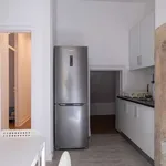 Rent a room of 100 m² in lisbon