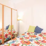 Rent 4 bedroom apartment in Barcelona