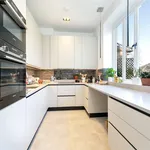 Rent 3 bedroom apartment of 92 m² in London