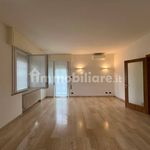 Affitto 5 camera appartamento di 210 m² in Ferrara