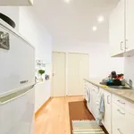 Rent a room of 80 m² in lisbon