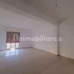 Affitto 5 camera appartamento di 185 m² in Reggio Calabria