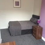 Rent 3 bedroom house in Leeds