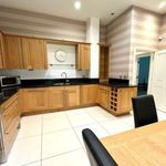 Rent 3 bedroom flat in North West England