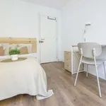 Rent a room of 90 m² in valencia