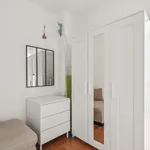 Appartement de 27 m² avec 4 chambre(s) en location à Paris