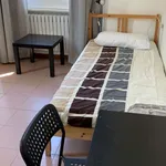 Rent a room of 70 m² in milan