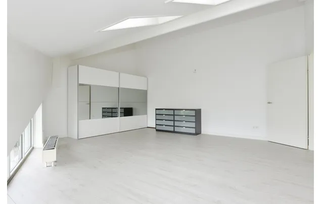 Huur 2 slaapkamer appartement van 176 m² in Almere