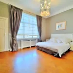 Maison de 300 m² avec 4 chambre(s) en location à Etterbeek