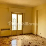 Affitto 2 camera appartamento di 99 m² in Palermo