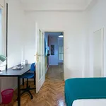 Rent a room of 185 m² in Madrid